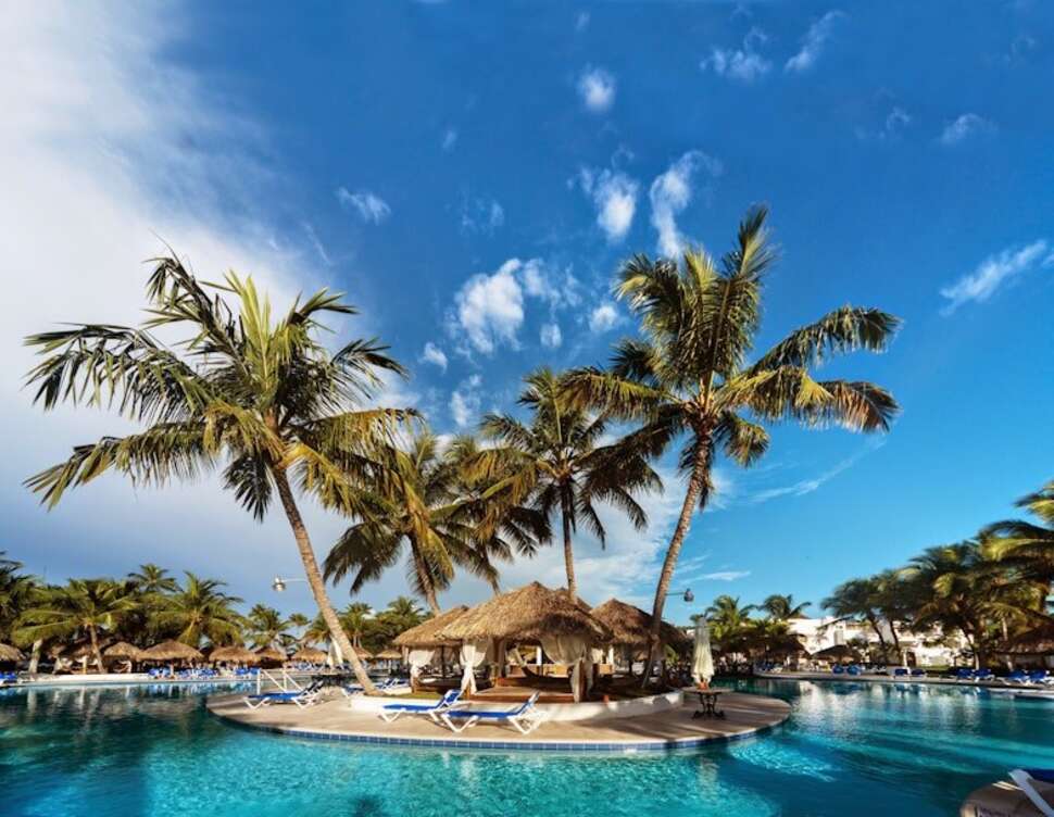 Een foto van het zwembad bij Sunscape Dominicus La Romana