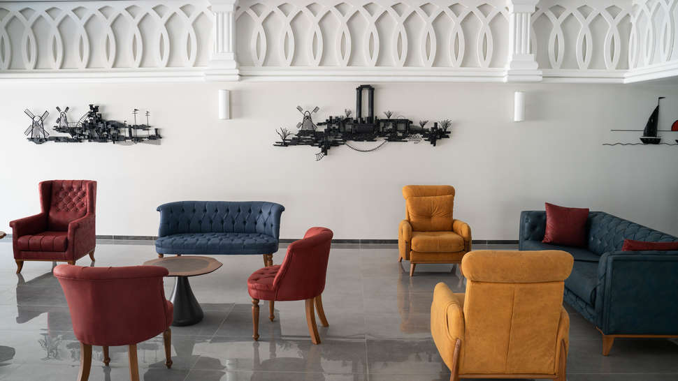 Een foto van het interieur van Tryp by Wyndham Didim