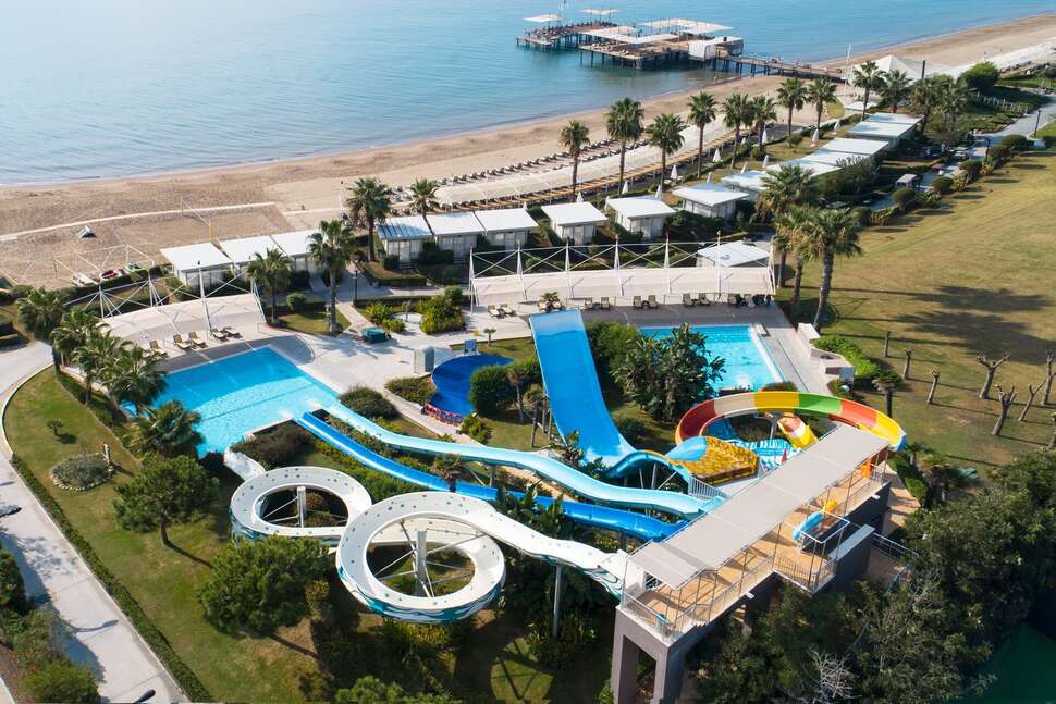 Een foto van het zwembad bij Susesi Luxury Resort