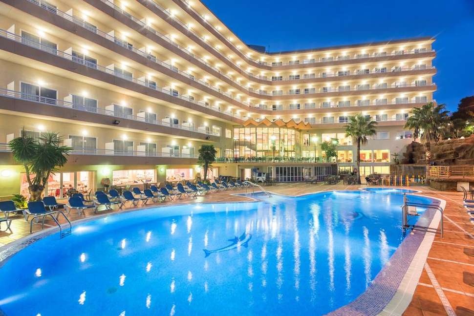 Een foto van het zwembad bij Hotel Cala Font