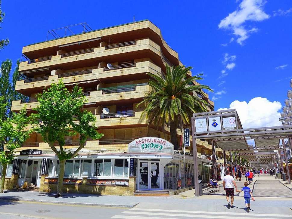 Een foto van de buitenkant van Azahar Salou Appartementen