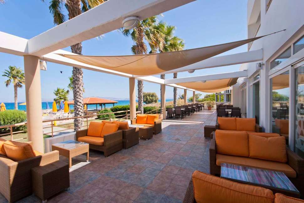 Een foto van het terras bij Irina Beach Aparthotel