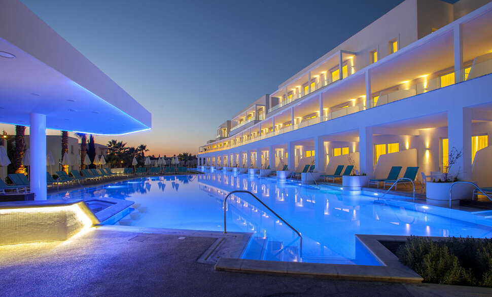 Ein Foto vom Pool im Aliathon Aegean