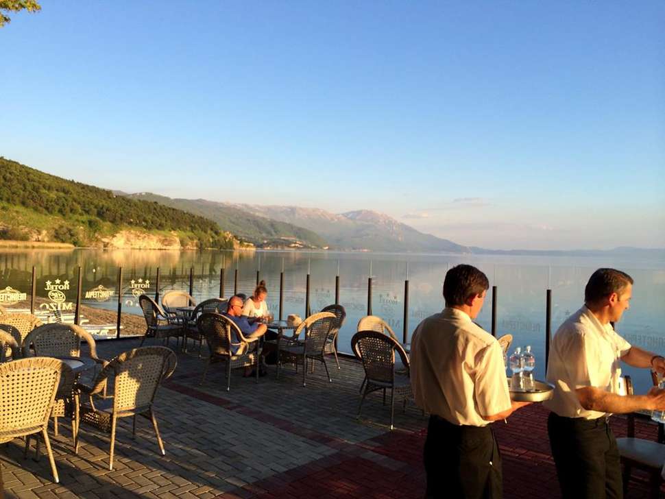 Een foto van het terras bij Hotel Mizo