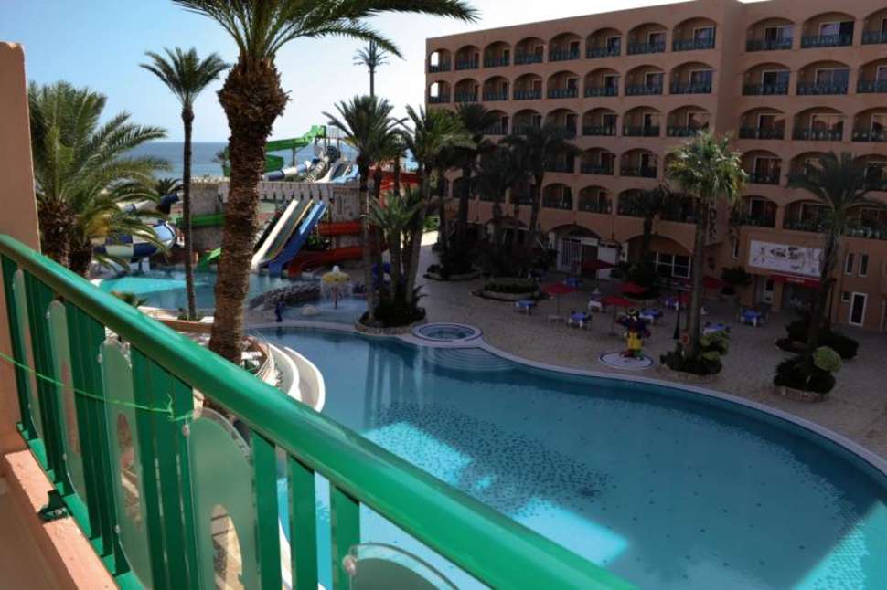 Een foto van het zwembad bij Hotel Marabout