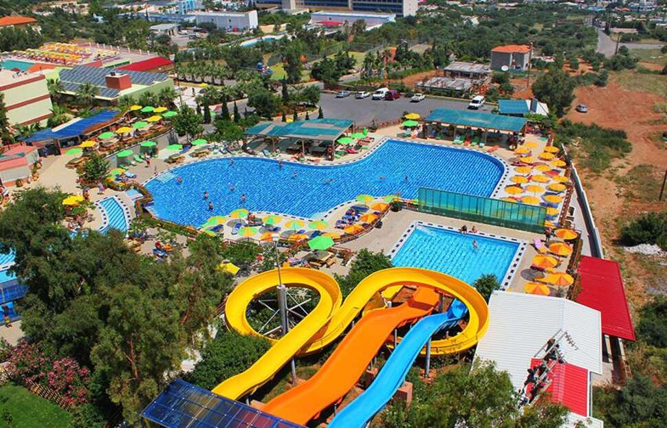 Een foto van het zwembad bij Hotel Aquasun Village