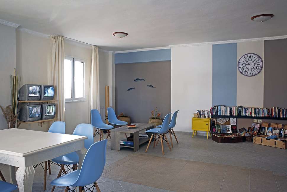 Een foto van het interieur van Stratos Hotel