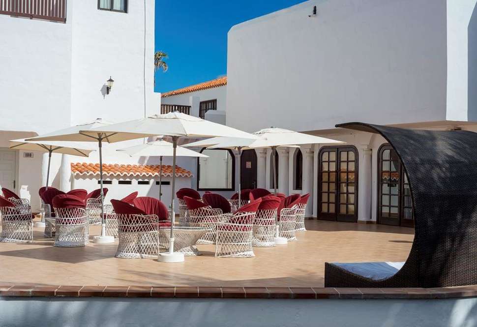 Een foto van het terras bij Hesperia Bristol Playa