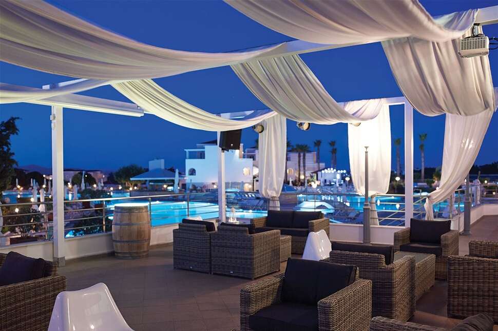 Een foto van het terras bij Magic Life Marmari Palace Imperial