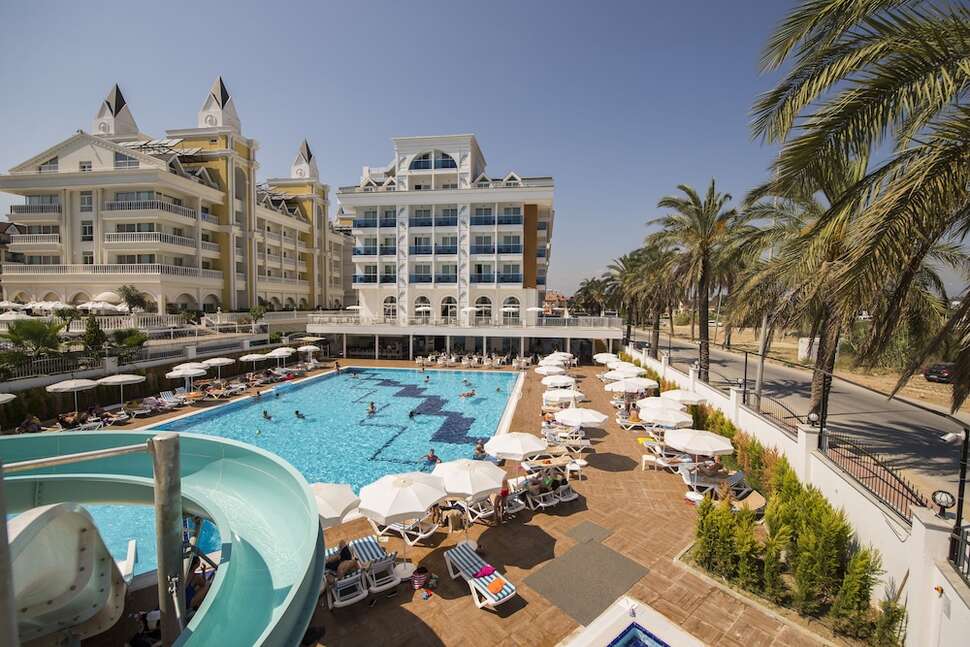 Een foto van het zwembad bij Palm World Resort & Spa