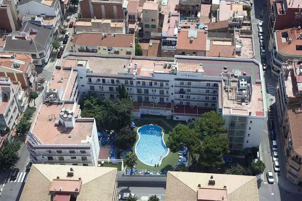Ein Foto von der Außenansicht des GHT Balmes Hotel Aparthotel & Splash