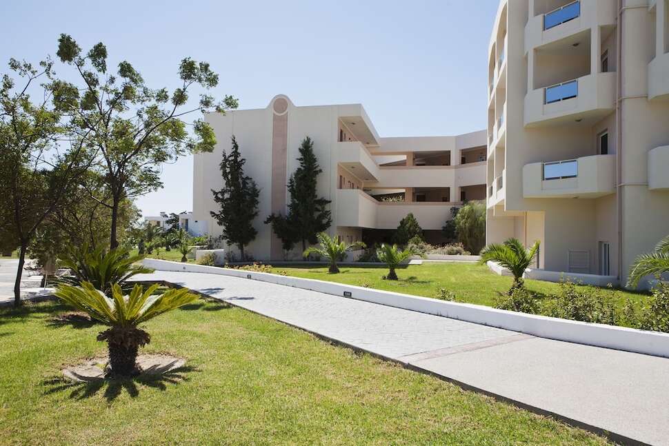Een foto van de buitenkant van Sovereign Beach Hotel