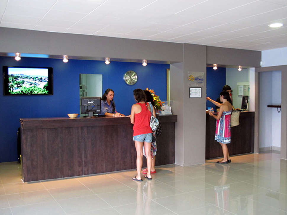 Een foto van het interieur van Ibersol Playa Dorada