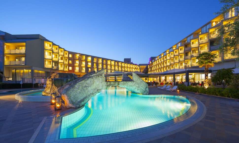 Ein Foto vom Pool im Aminess Vival Maestral Hotel