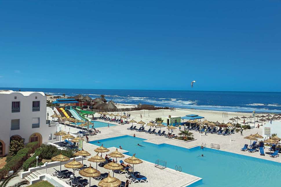 Een foto van het zwembad bij Calimera Yati Beach