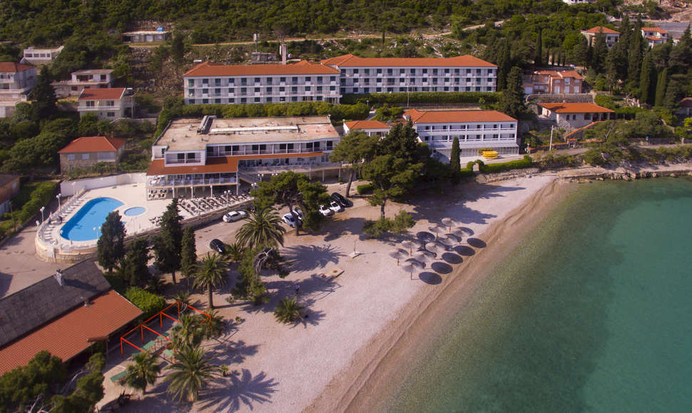 Een foto van de buitenkant van Hotel Faraon