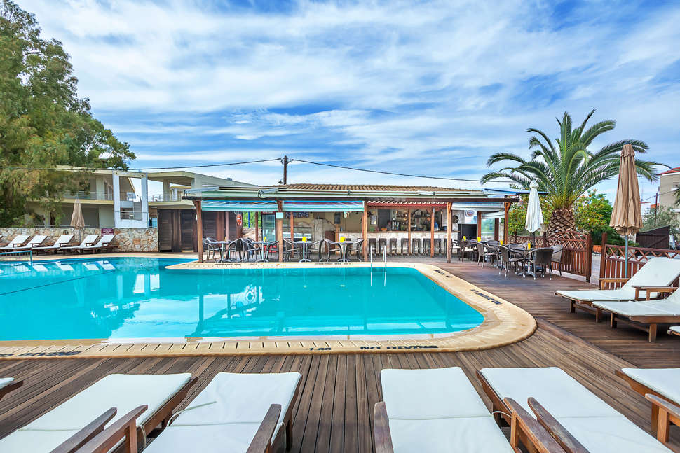 Ein Foto vom Pool im Hotel Nereides