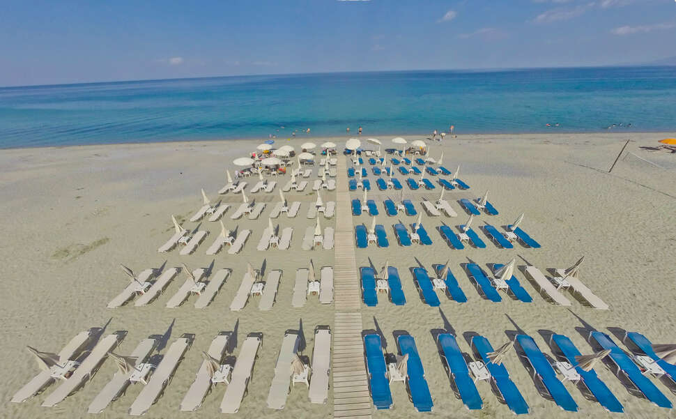 Een foto van het strand bij Olympios Zeus Hotel Bungalows