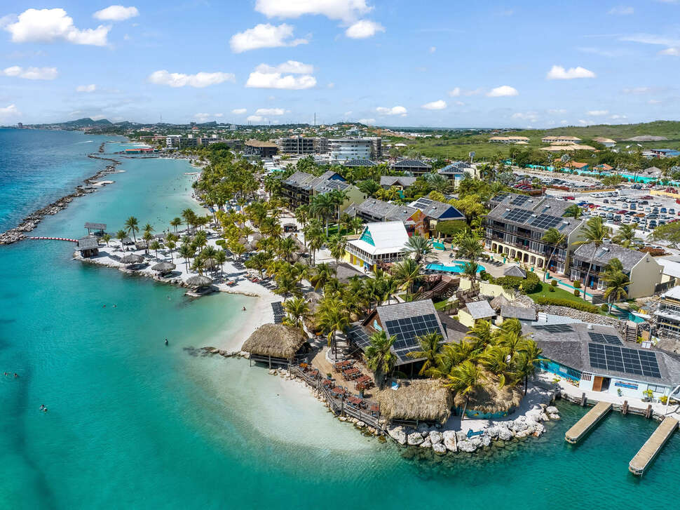 Een foto van LionsDive Beach Resort