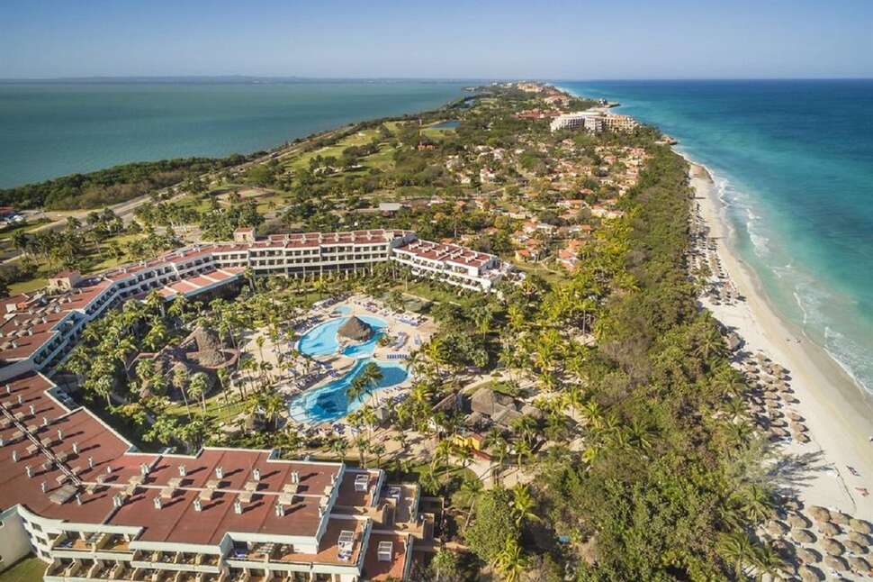 Ein Foto von der Außenansicht des Hotel Sol Palmeras