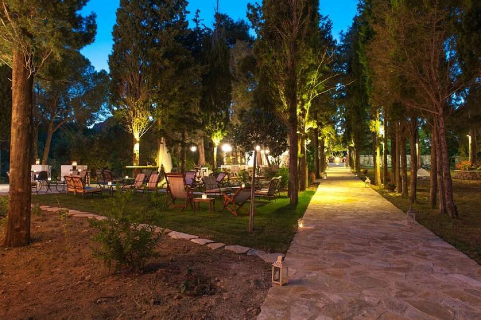 Een foto van het terras bij Belvedere Luxury Suites