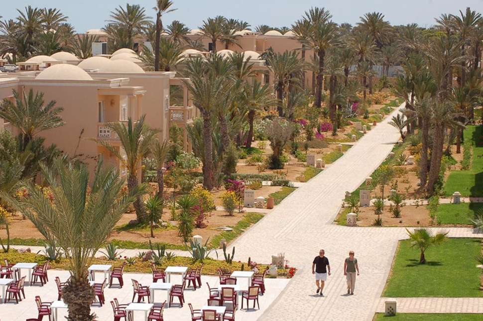 Een foto van het terras bij Zita Beach Resort