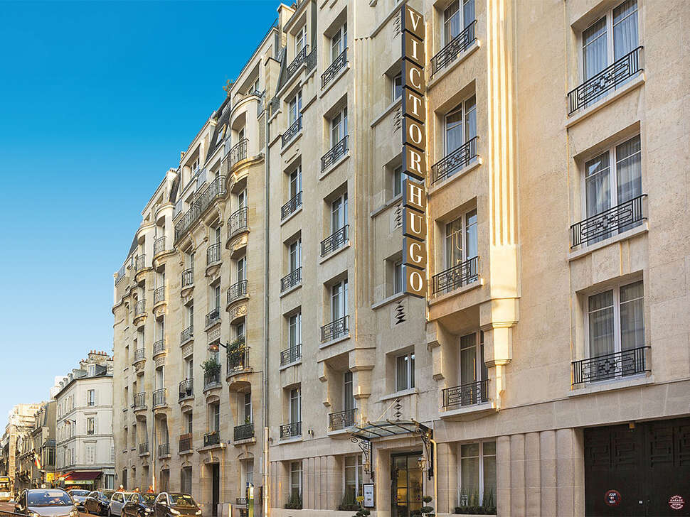 Een foto van de buitenkant van Hotel Victor Hugo Paris Kleber