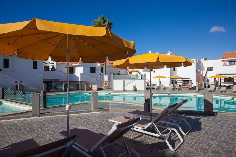 Een foto van het zwembad bij Appartementen Villa Florida