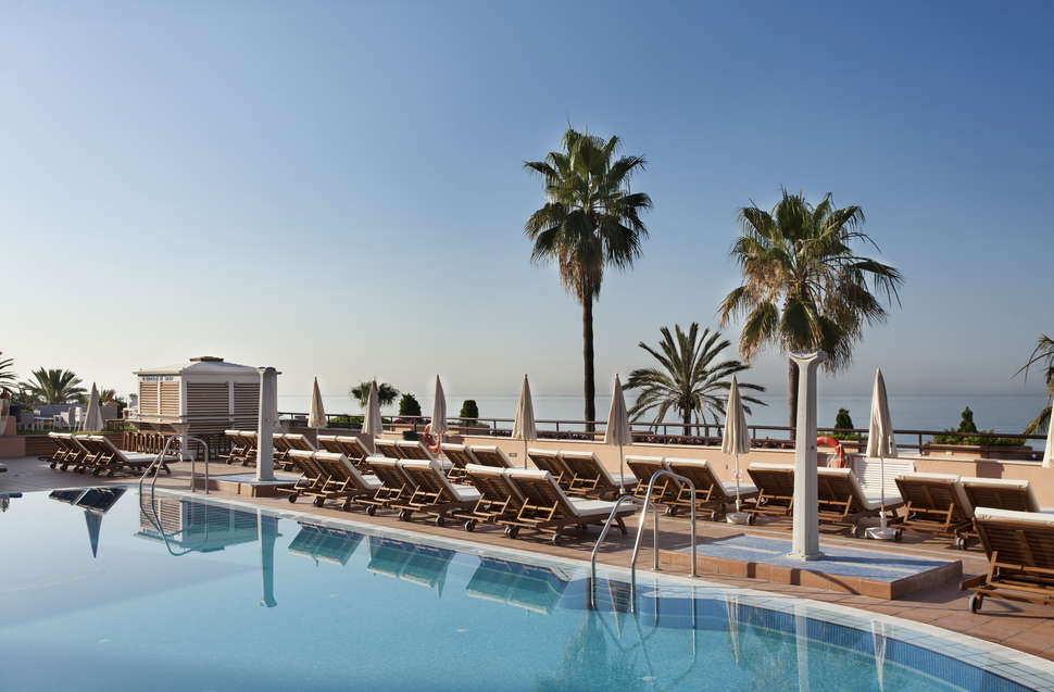 Een foto van het zwembad bij El Fuerte Marbella