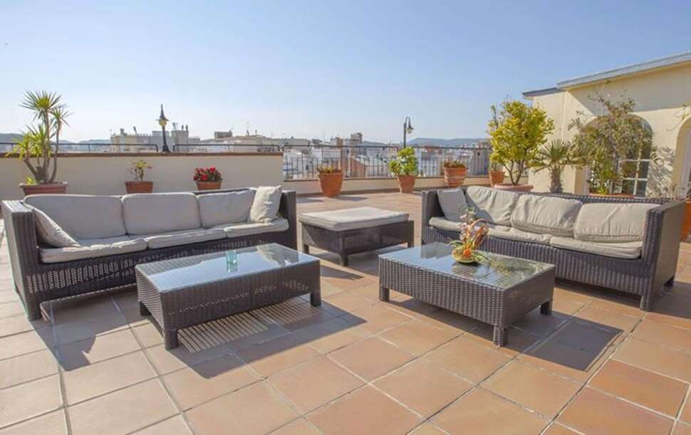 Een foto van het terras bij Hotel Lloret Santa Rosa