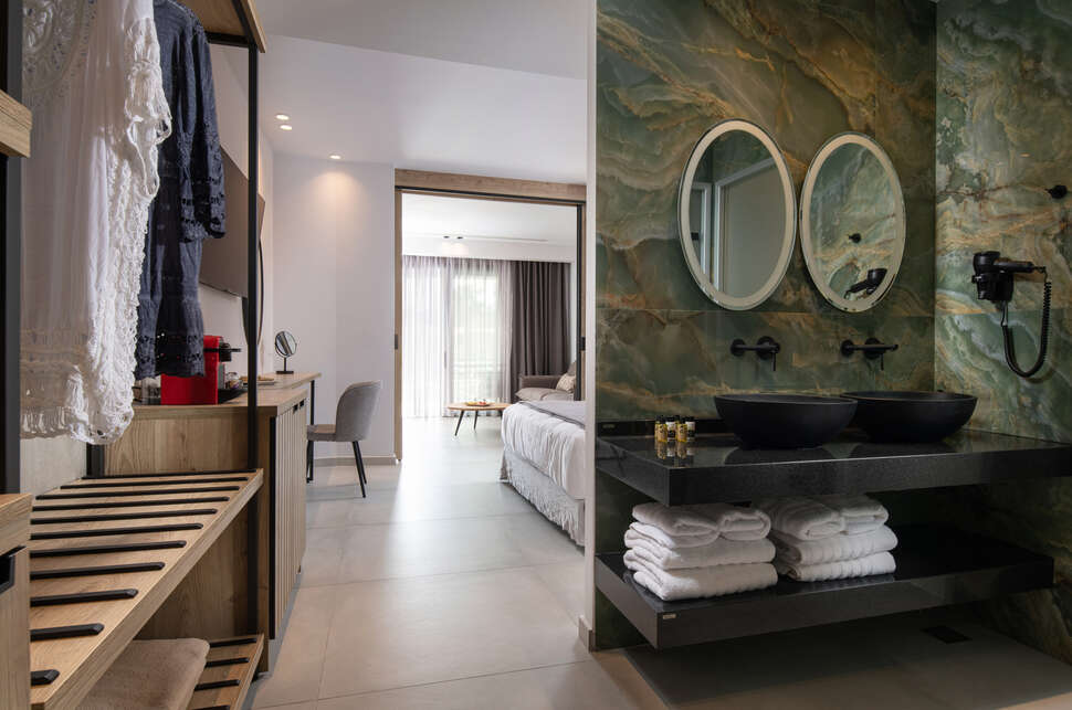 Een foto van Lagomandra Beach Hotel & Suites
