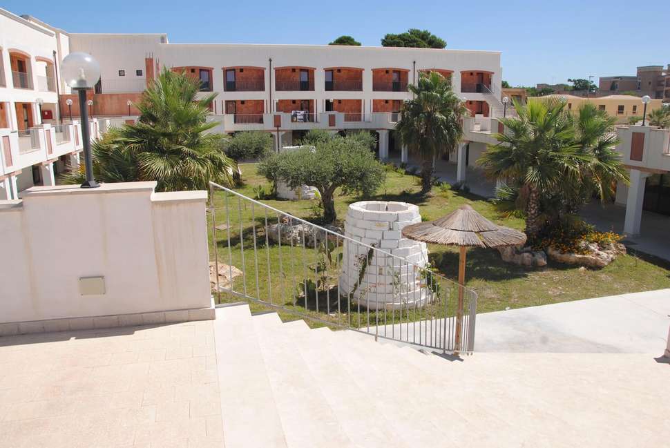 Een foto van de buitenkant van Delfino Beach Hotel