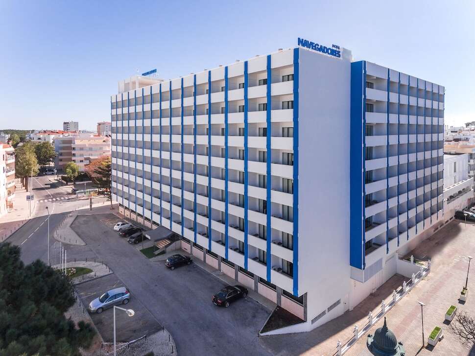 Een foto van de buitenkant van Hotel Navegadores