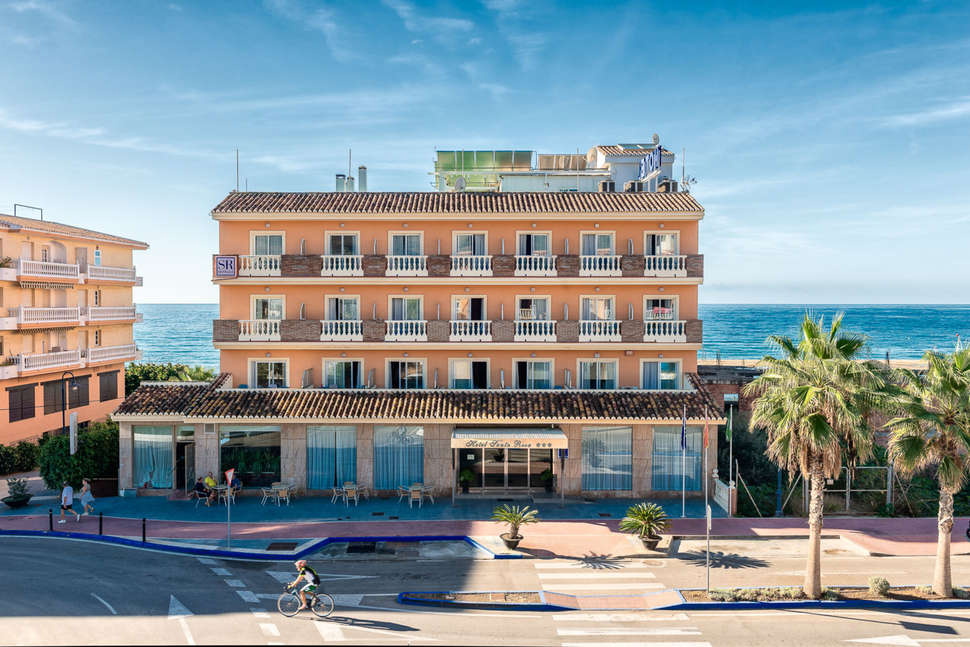 Ein Foto von der Außenansicht des Hotel Santa Rosa