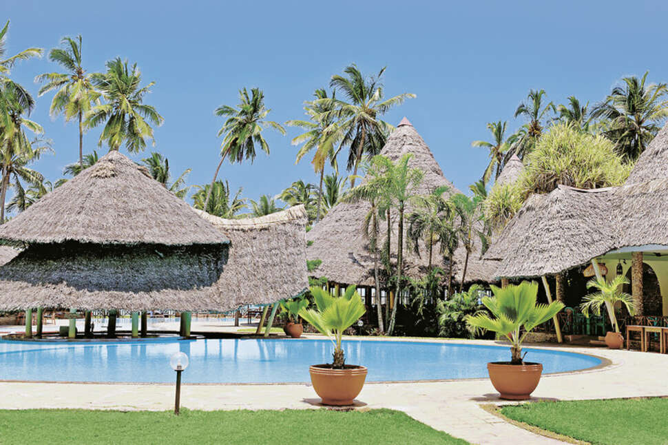 Een foto van het zwembad bij Neptune Paradise Beach Resort & Spa