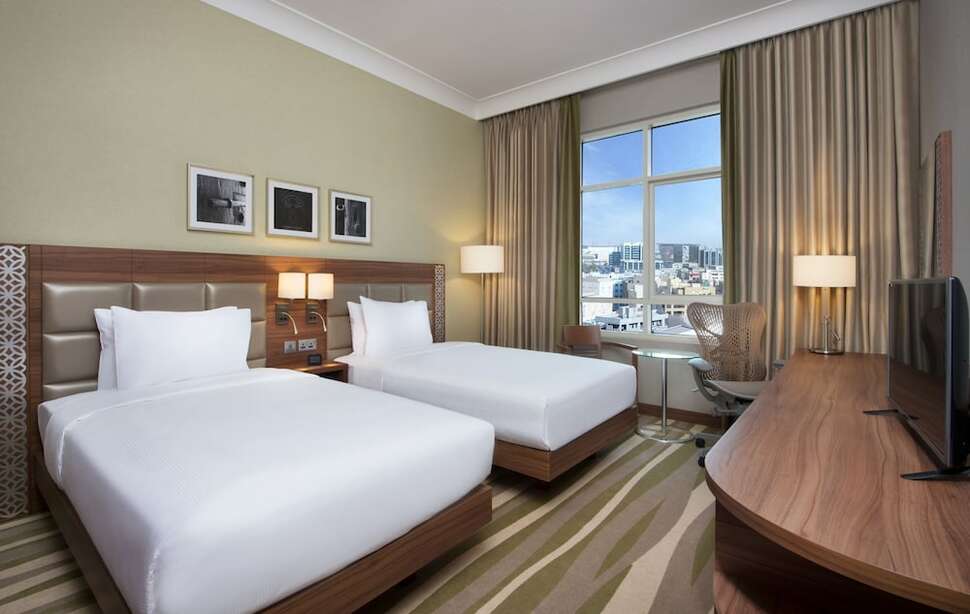 Ein Foto Hilton Garden Inn Dubai Al Muraqabat