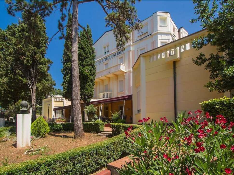 Een foto van de buitenkant van Hotel Villa Ruzica