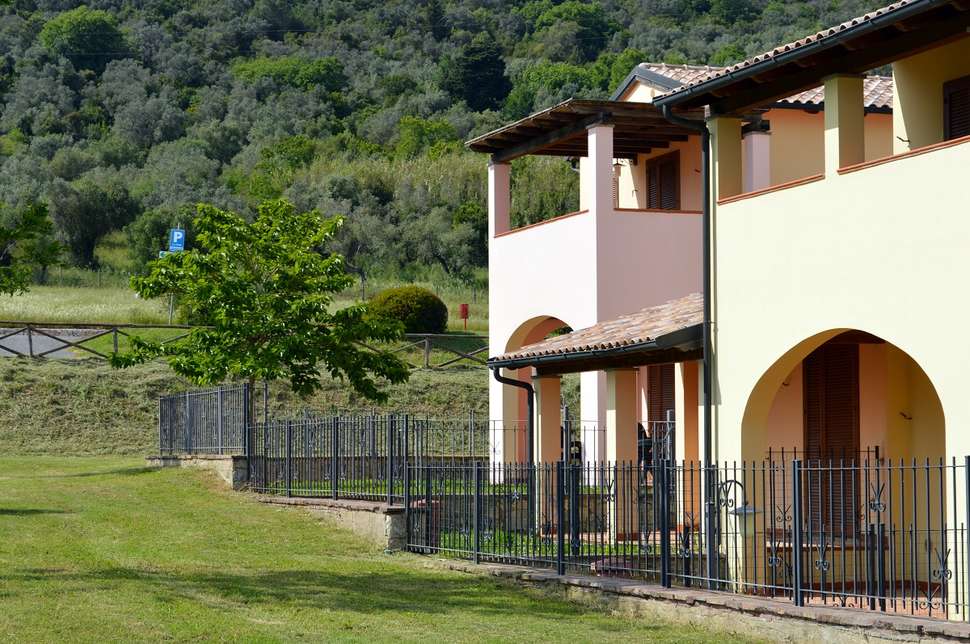 Een foto van de buitenkant van Appartementen Le Corti di Montepitti