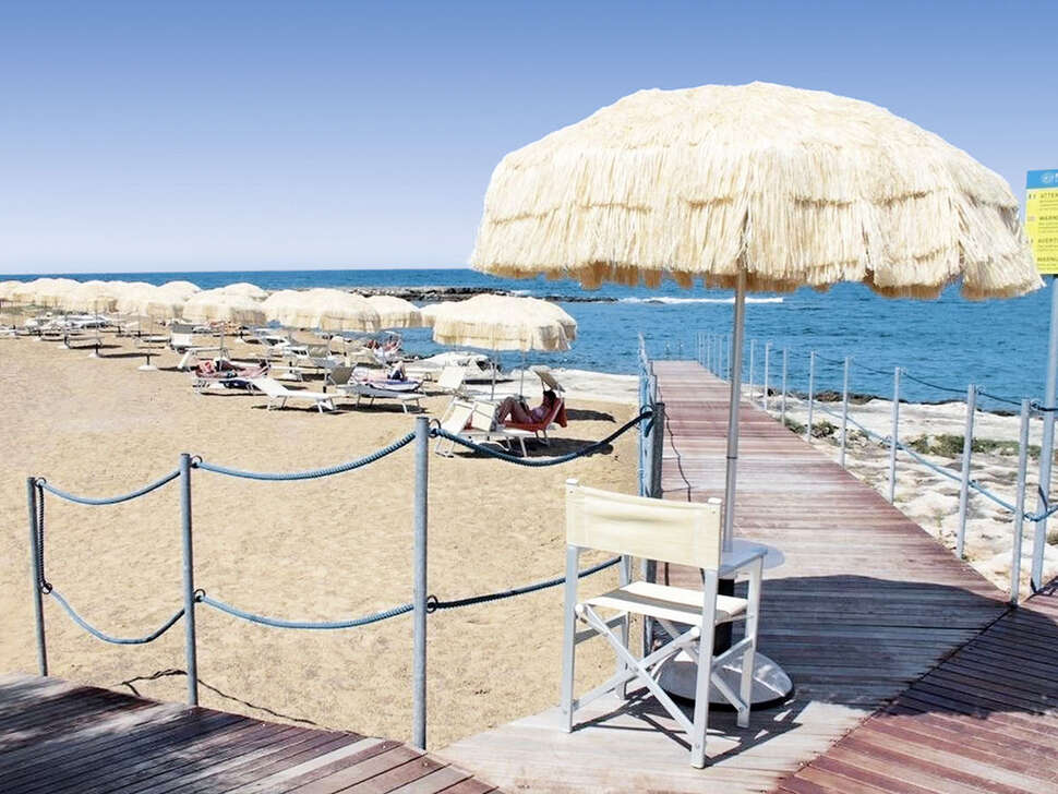 Een foto van het strand bij CDShotels Pietrablu Resort & Spa