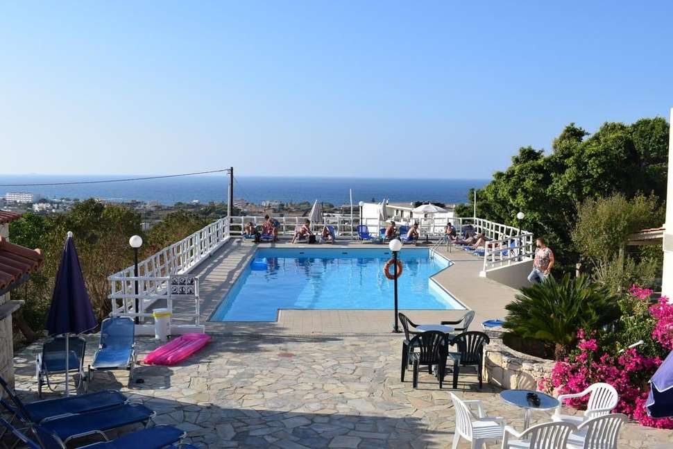 Ein Foto vom Pool im Panorama Seaview Apartments