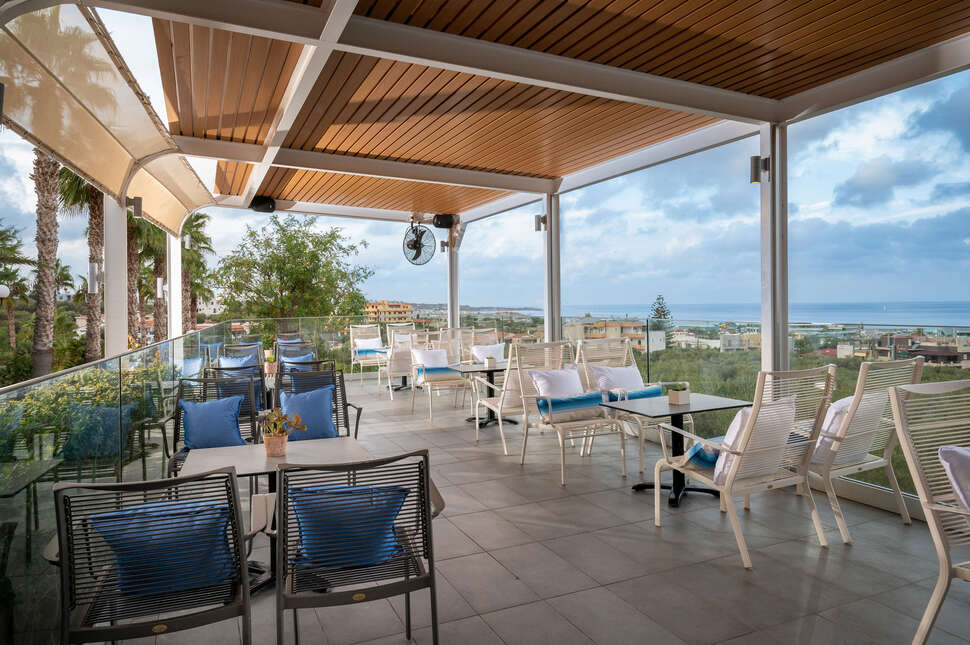 Een foto van het terras bij Royal & Imperial Belvedere Resort