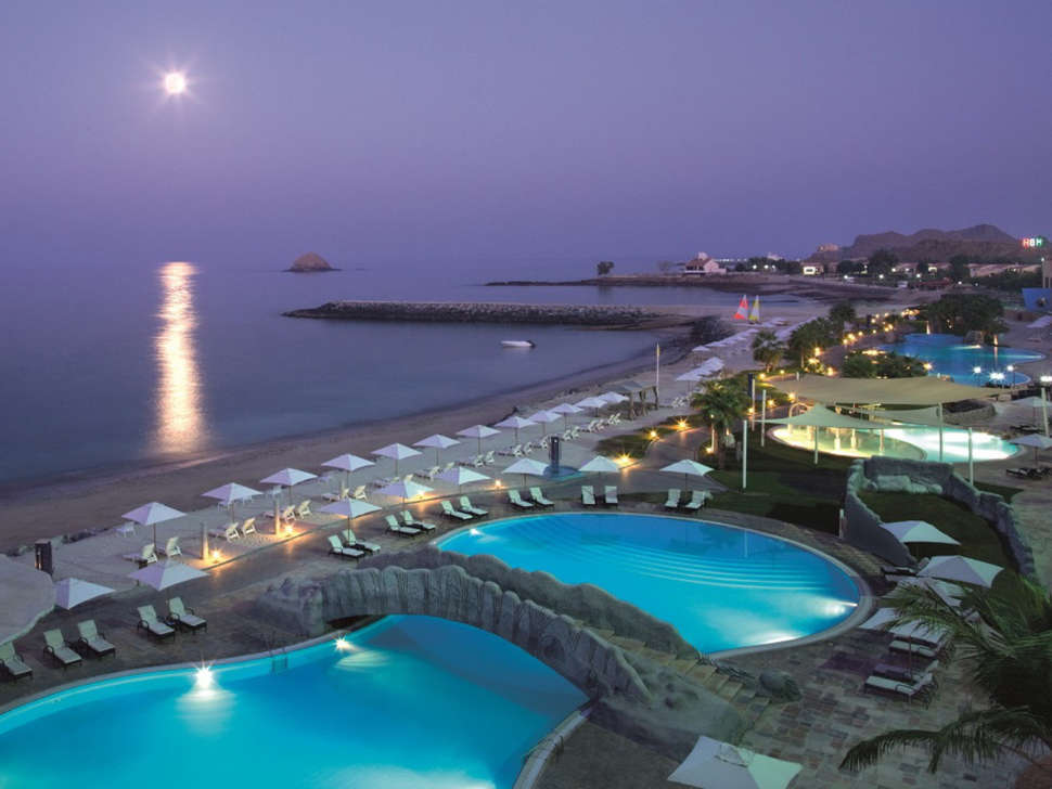Een foto van het zwembad bij Radisson Blu Resort Fujairah