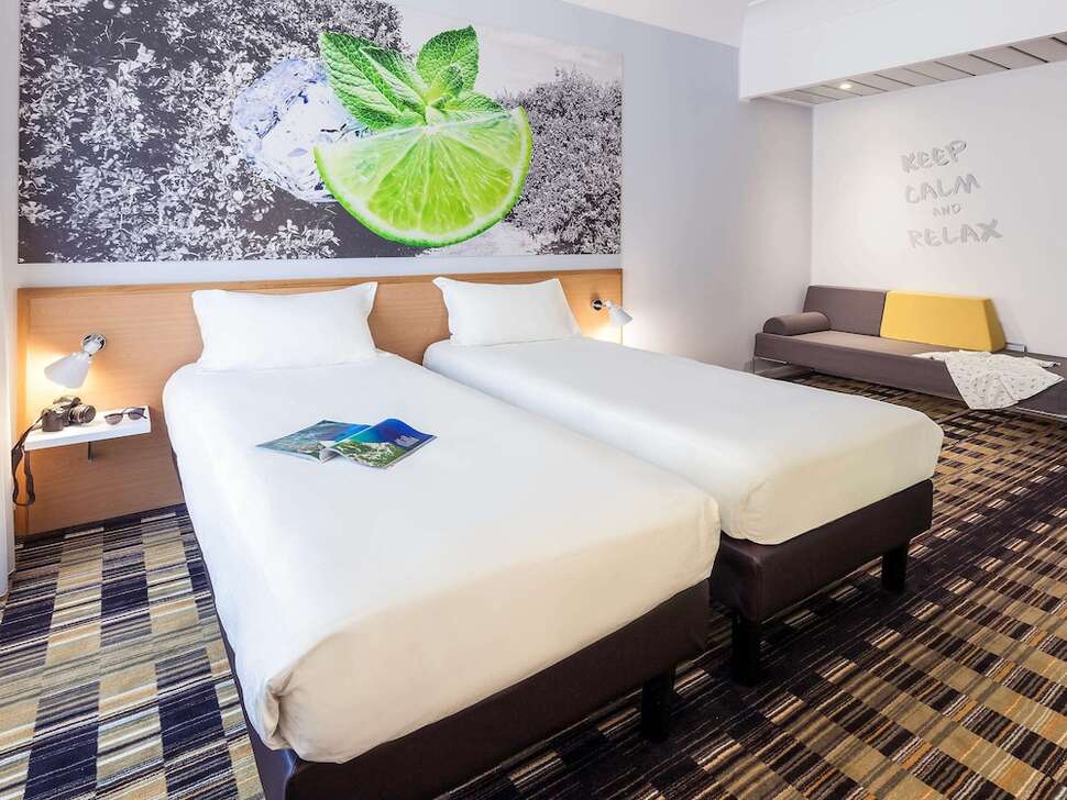 Ein Foto Ibis Styles Napoli Garibaldi