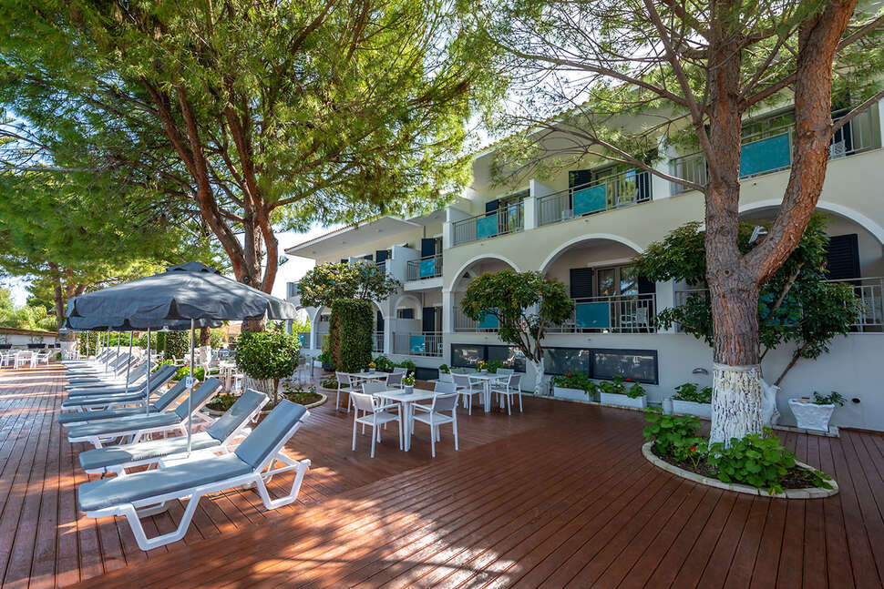 Een foto van het terras bij Contessa Hotel