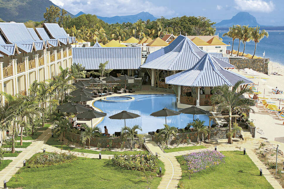 Ein Foto vom Pool im Pearle Beach Resort & Spa
