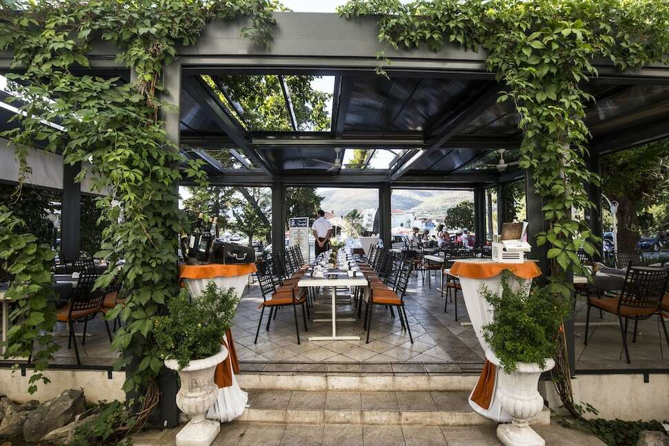 Een foto van het terras bij Heritage Hotel Pasike