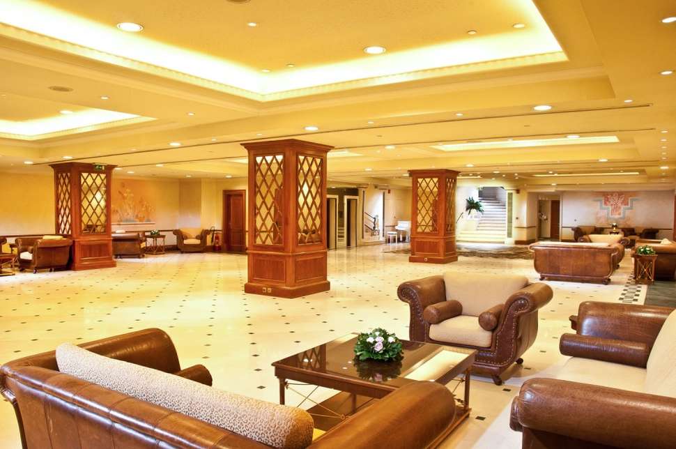 Een foto van het interieur van Hotel Royal Olympic