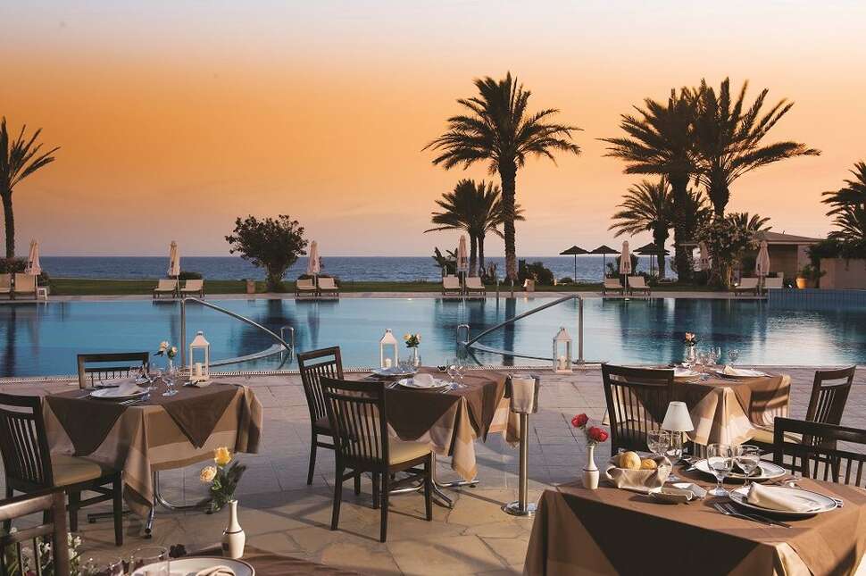 Een foto van de faciliteiten bij Constantinou Bros Athena Beach Hotel