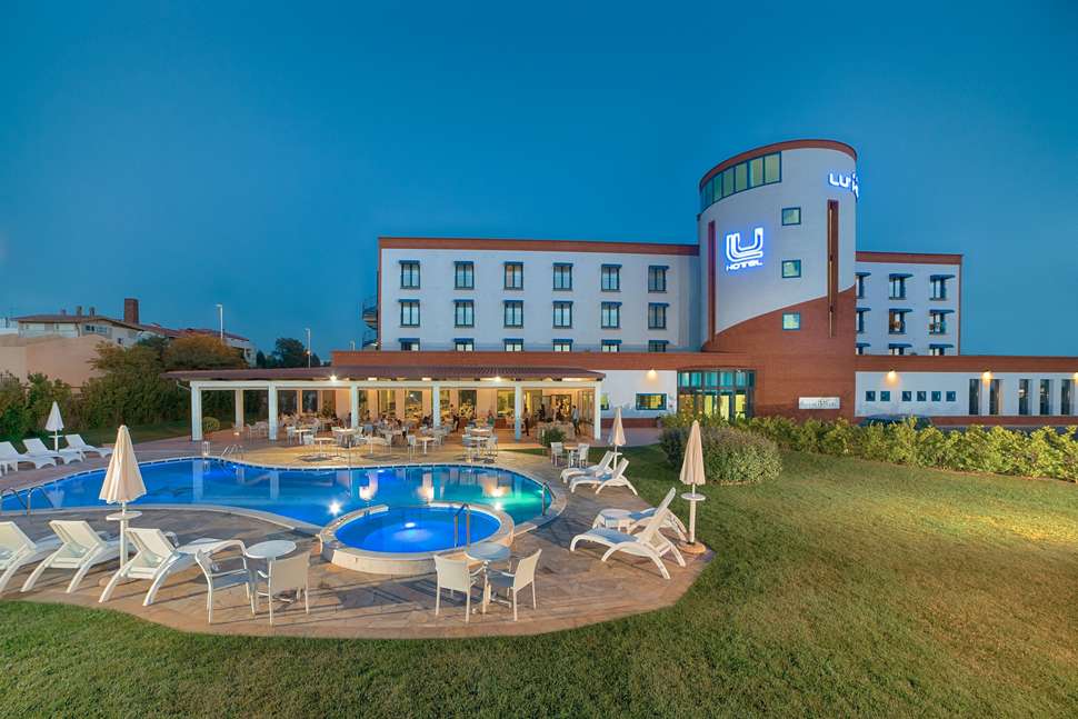 Een foto van het zwembad bij Lu' Hotel Carbonia