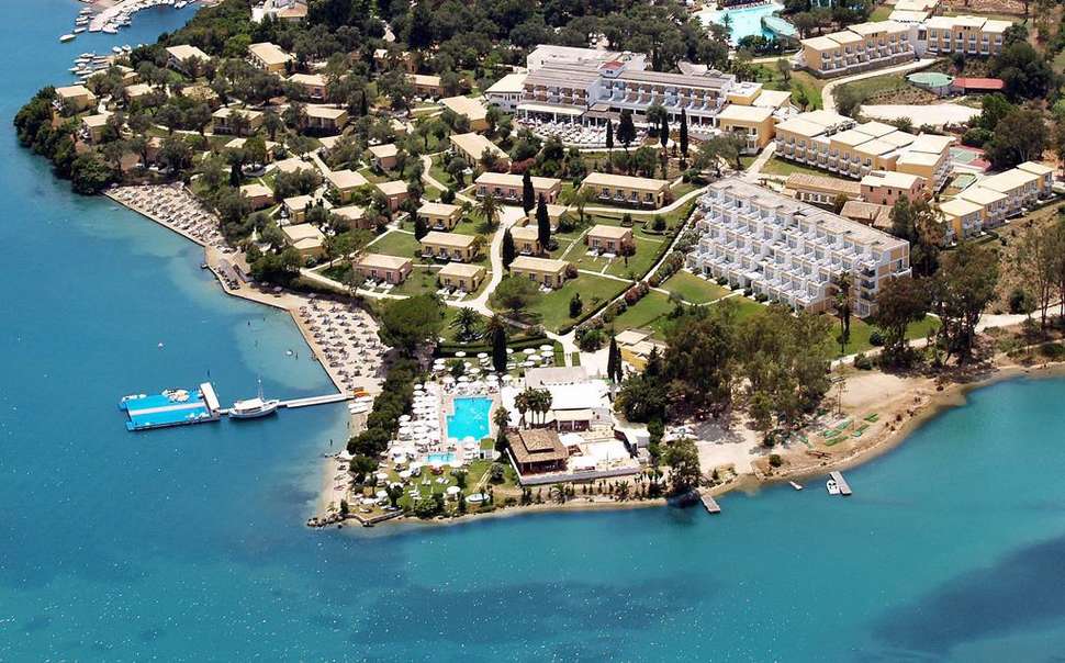 Een foto van het zwembad bij Dreams Corfu Resort & Spa